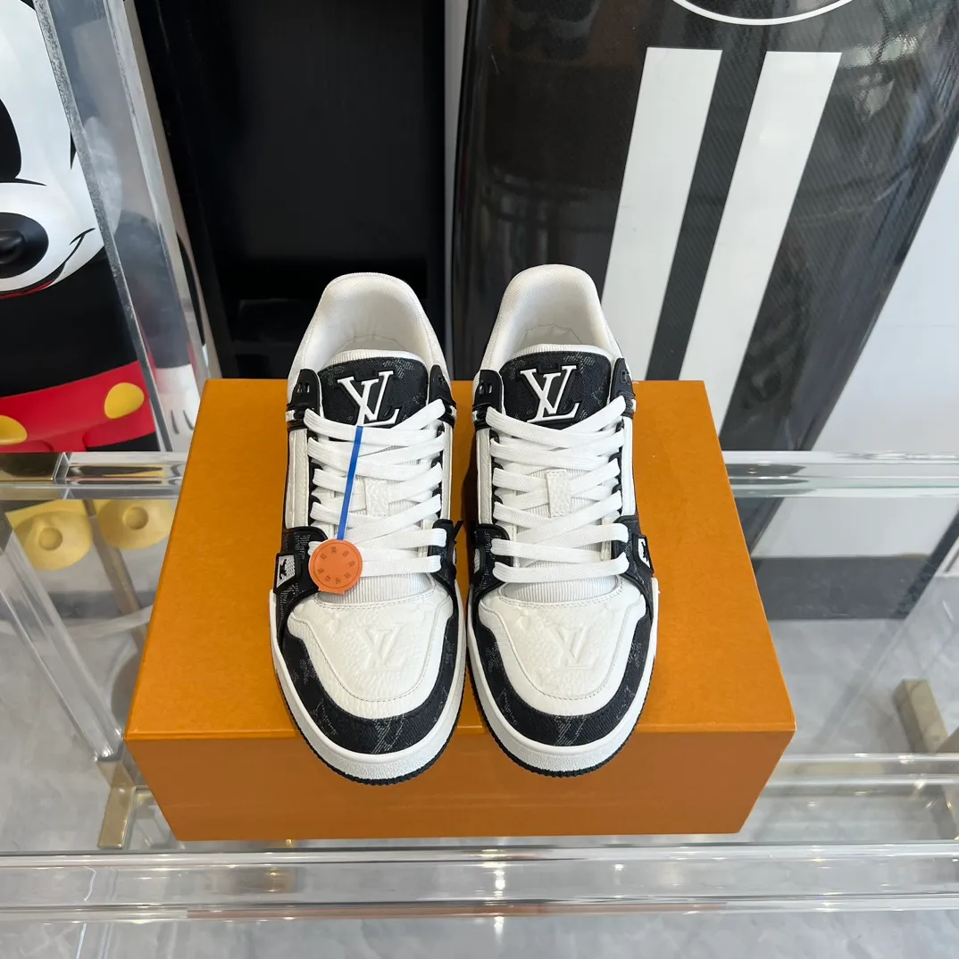 👟👟Ex-factory price 840👟👟 Women's shoes factory Couple model 👫LV Trainer series basketball sneakers🌟 Original molded TPU outsole The texture is the same as the original ⚠️Original development Top version All details are consistent with the original ⚠️ Size: 35-45